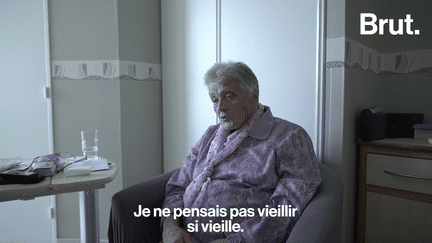 "Ça permet à ce que la mort n'ait pas le dernier mot." Âgée de 95 ans, Monique a choisi d'écrire un vie sur sa vie pour ses enfants, ses petits-enfants et ses arrière-petits-enfants.