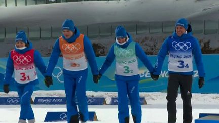 À Pékin (Chine), samedi 5 février, les Français ont décroché la médaille d’argent lors de l’épreuve de relais mixte en biathlon.&nbsp;En direct sur le plateau du 12/13, l’envoyé spécial Josselin Debraux revient sur cette première médaille de la France, qui en espère beaucoup d’autres. (FRANCE 3)