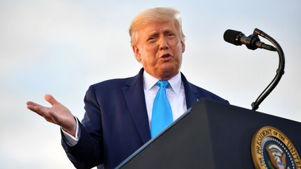 Le président américain, Donald Trump, le 3 septembre 2020 à Latrobe, en Pennsylvanie (Etats-Unis), lors d'un meeting de campagne pour la présidentielle. (MANDEL NGAN / AFP)