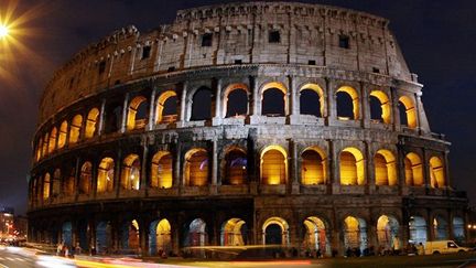 Vue nocturne du Colisée à Rome
 (AFP/ALBERTO PIZZOLI)