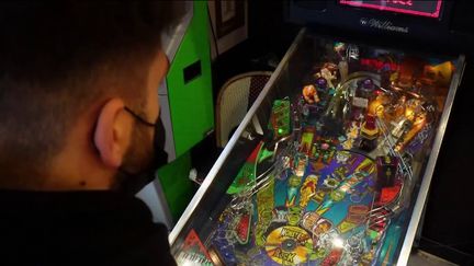 Flipper : le jeu phare des années 70 fait son grand retour dans les cafés (FRANCE 2)