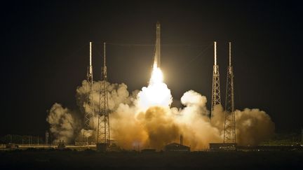 Le lancement de la fus&eacute;e Falcon 9 au Cap Canaveral, en Floride (Etats-Unis), le 22 mai 2012. (PIERRE DUCHARME / REUTERS)