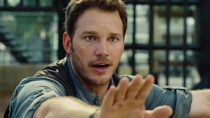 L'acteur am&eacute;ricain Chris Pratt &agrave; l'affiche du film "Jurassic World", qui sort en salle le mercredi 10 juin 2015 (UNIVERSAL PICTURES)