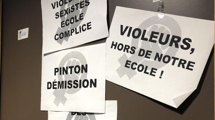 La porte du bureau du président de l'ENS Lyon, le 25 février 2021. (JULIETTE CAMPION / FRANCEINFO)