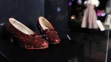 Les souliers portés par Judy Garland dans &quot;Le Magicien d&#039;Oz&quot;, Hollywood Costume sponsored by Harry Winston
 (V&amp;A Images)