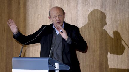 Jean-Luc Bennahmias prononce un discours au siège de la Confédération des petites et moyennes entreprises (CPME), à Puteaux, le 11 janvier 2017. (ERIC PIERMONT / AFP)