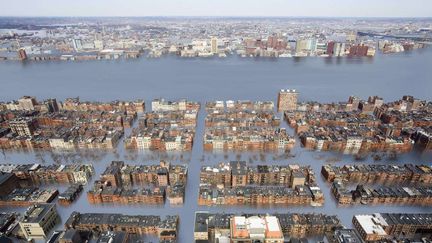 Une photo retouch&eacute;e par un artiste en avril 2013 montre les cons&eacute;quences potentielles d'une mont&eacute;e des eaux li&eacute;e au r&eacute;chauffement climatique dans la ville de Boston (Etats-Unis). (NICKOLAY LAMM / REX / SIPA)