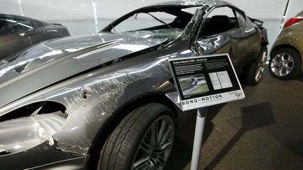 L'Aston Martin DBS noire conduite par Daniel Craig, dans la sc&egrave;ne d'ouverture de "Quantum of Solace", prise en photo le 15 janvier 2012. (JUSTIN TALLIS / AFP)