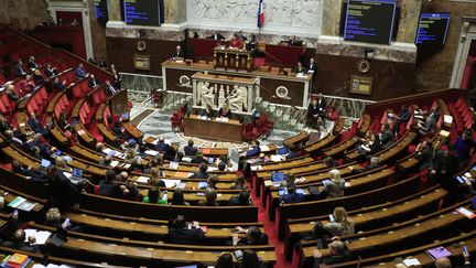 L'Assemblée nationale lors de l'examen de la proposition de loi durcissant les sanctions contre les squats et les loyers impayés, le 28 novembre 2022. (QUENTIN DE GROEVE / HANS LUCAS / AFP)