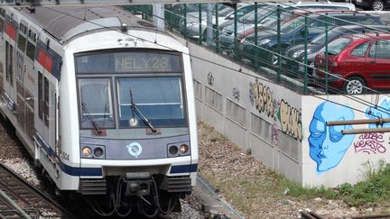 Une rame RER du réseau RATP. (OLIVIER BOITET / MAXPPP)