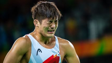 Le lutteur sud-coréen&nbsp;Kim Hyeonwoo, lui, ne cache pas son émotion, après avoir décroché la médaille de bronze dans la catégorie des 75 kg, le 14 août. (CHINE NOUVELLE / SIPA)