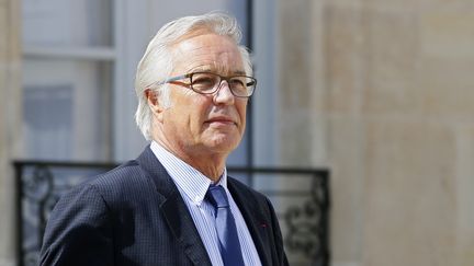 Le ministre du Travail Fran&ccedil;ois Rebsamen quitte l'Elys&eacute;e apr&egrave;s le conseil des ministres, &agrave; Paris, le 26 ao&ucirc;t 2015. (PATRICK KOVARIK / AFP)