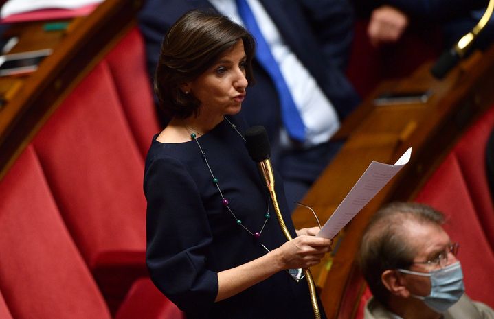 La députée MoDem Nathalie Elimas lors d'une séance de questions au gouvernement, le 8 juillet 2020. (CHRISTOPHE ARCHAMBAULT / AFP)