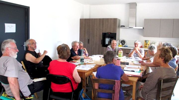 Une assemblée générale hebdomadaire de la coopérative Chamarel, à Vaulx-en-Velin (Rhône). (Coopérative Chamarel)