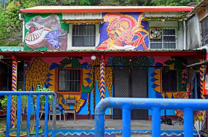 Une des maisons décorées par Wu Tsun-hien à Ruan Chiao. (SAM YEH / AFP)