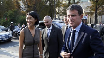 Manuel Valls et la ministre de la Culture Fleur Pellerin arrive au Grand Palais &agrave; Paris pour une exposition sur Niki de Saint Phalle el 15 septembre 2014 (PATRICK KOVARIK / AFP)