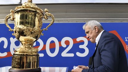 Le PDG du comité de pilotage de la Coupe du monde de rugby 2023, Claude Atcher,&nbsp;lors d'une inauguration à la gare de Lyon, le 8 septembre 2020, à Paris. (ALAIN JOCARD / AFP)