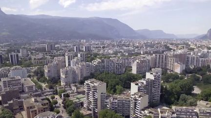 Mort d'un agent municipal à Grenoble : la traque du suspect continue