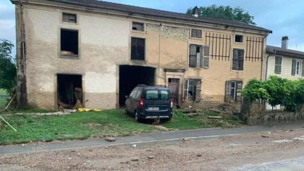 Une dizaine d'habitants ont été évacués à Damas-et-Bettegney après les inondations. (LÉO LIMON / RADIO FRANCE)