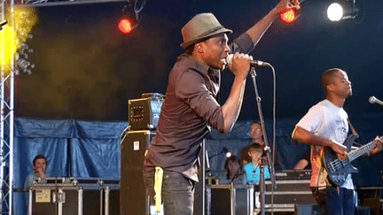 La fureur de vivre des Songhoy Blues sur la scène du Bout du Monde.
 (France 3 Iroise)