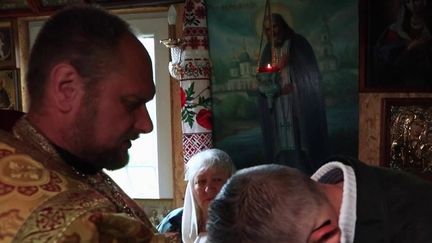 Guerre en Ukraine : une minuscule chapelle à Kramatorsk accueille les prières de la Pâque orthodoxe (France 2)