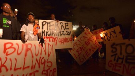 Manifestation au Kenya de réfugiés burundais et de Kényans demandant l'arrêt des massacres au Burundi. (TONY KARUMBA / AFP)