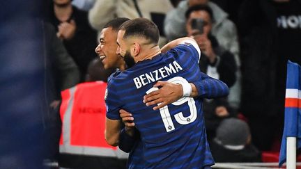 Kylian Mbappé et Karim Benzema ont été les grands artisans de la victoire des Bleus face au Kazakhstan.&nbsp; (MATTHIEU MIRVILLE / DPPI via AFP)