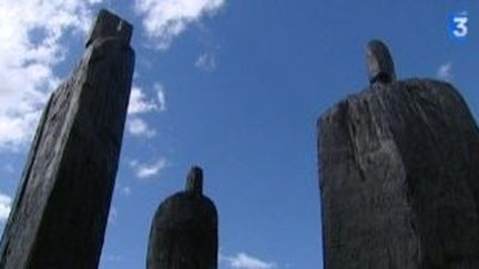 Les géants de bois de Christian Lapie exposés à Metz
 (Culturebox)