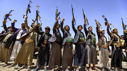 Des rebelles huthis à Sanaa, la capitale yéménite, le 21 septembre 2019 (MOHAMMED HUWAIS / AFP)