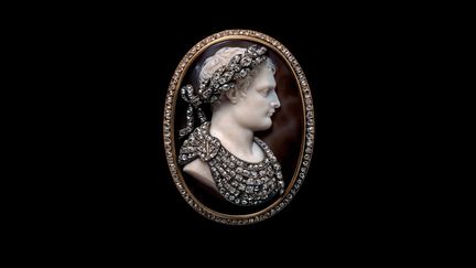 Broche-camée à l'effigie de Napoléon Ier, Nicolas Morelli, début du XIXe siècle (collection privée). (ALBION ART JEWELLERY INSTITUTE / NILS HERRMANN)