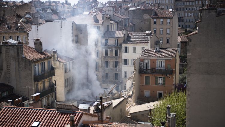 Effondrement d'immeubles à Marseille : le difficile travail des secouristes