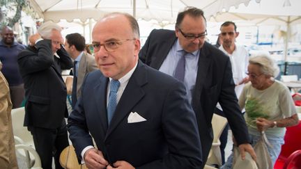 Bernard Cazeneuve, alors Premier ministre, lors des élections législatives à Marseille (Bouches-du-Rhône), le 6 juin 2017. (BERTRAND LANGLOIS / AFP)