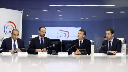 Le président de la République, Emmanuel Macron, et le Premier ministre, Edouard Philippe, entourés du ministre de l'Intérieur, Christophe Castaner, et du secrétaire d'Etat Laurent Nunez, le 16 mars 2019 au ministère de l'Intérieur, à Paris.&nbsp; (CHRISTOPHE PETIT-TESSON / AFP)