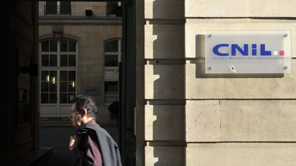 L'entrée de la Cnil à Paris. (ETIENNE LAURENT / AFP)