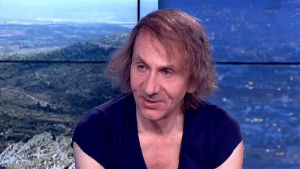 Michel Houellebecq en interview sur le plateau du Soir 3
 (Capture d&#039;écran France 3: culturebox)