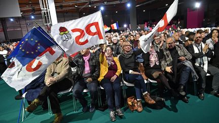 PS : hommage appuyé à François Hollande lors de la convention du parti