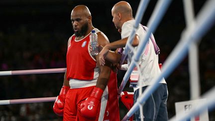 Boxe aux JO de Paris 2024 : le Français Aboudou-Moindze médaillé de bronze en super-lourds malgré sa défaite face à l'Espagnol Ayoub Ghadfa