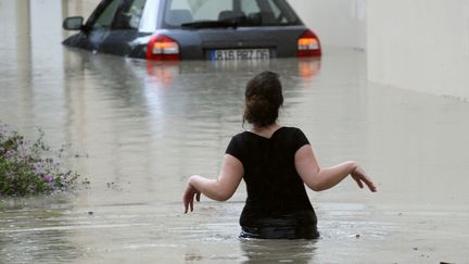 Inondations &agrave; Villeneuve-Loubet (Alpes-Maritimes), le 6 novembre 2011. (VALERY HACHE / AFP)