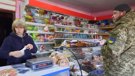 La dernière épicerie de Yampil, un village libéré par les forces ukrainiennes&nbsp;près de Sloviank en Ukraine.&nbsp; (AGATHE MAHUET / RADIO FRANCE)