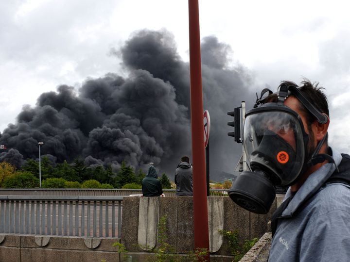 EN IMAGES. Après L'incendie De L'usine Lubrizol, Des Traces D ...