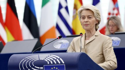 La présidente de la Commission européenne, Ursula von der Leyen, s'exprime devant le Parlement, à Strasbourg, le 9 octobre 2024. (FREDERICK FLORIN / AFP)