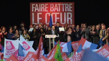 Le candidat du PS à la présidentielle, Benoît Hamon, en meeting sur la place de la République à Paris le 19 avril 2017. (CHRISTOPHE ARCHAMBAULT / AFP)