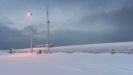 Photo de 2015 montrant la ville de&nbsp;Reykjavik (Islande) sous la neige&nbsp; (OSCAR BJARNASON / CULTURA CREATIVE / AFP)