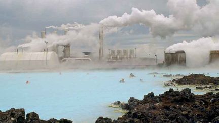 Piscine chauffée par géothermie en Islande, île fortement volcanique. (TIM GRAHAM / ROBERT HARDING HERITAGE / ROBERTHARDING)