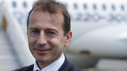 L'actuel patron des activités d'avions commerciaux d'Airbus, Guillaume Faury (ci-contre), a été désigné lundi par le conseil d'administration du géant aéronautique pour succéder à Tom Enders au printemps. (GUILLAUME HORCAJUELO / EPA)