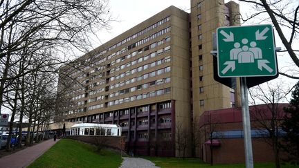 L'h&ocirc;pital universitaire de D&uuml;sseldorf (Allemagne), o&ugrave; Andread Lubitz &eacute;tait soign&eacute;, vendredi 27 mars 2015.&nbsp; (PATRIK STOLLARZ / AFP)