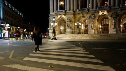 Une rue de Paris pendant le couvre-feu, le 24 octobre 2020. (NATHANAEL CHARBONNIER / ESP - RÉDACTION INTERNATIONALE)