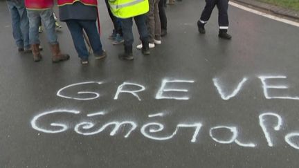 Au 42e jour de grève mercredi 15 janvier, les actions ont lieu partout en France, notamment à Marseille (Bouches-du-Rhône) ou à Gravelines (Nord). (FRANCE 3)