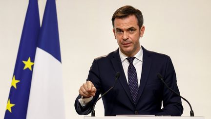 Le ministre de la Santé, Olivier Véran, le 10 décembre 2020, à Paris.&nbsp; (THOMAS SAMSON / AFP)