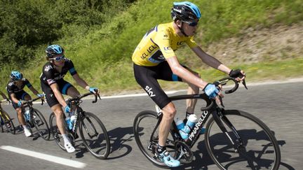 Chris Froome en leader (LIONEL BONAVENTURE / AFP)